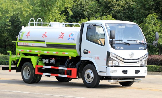 國(guó)六5噸東風(fēng)多利卡綠化灑水車廠家價(jià)格